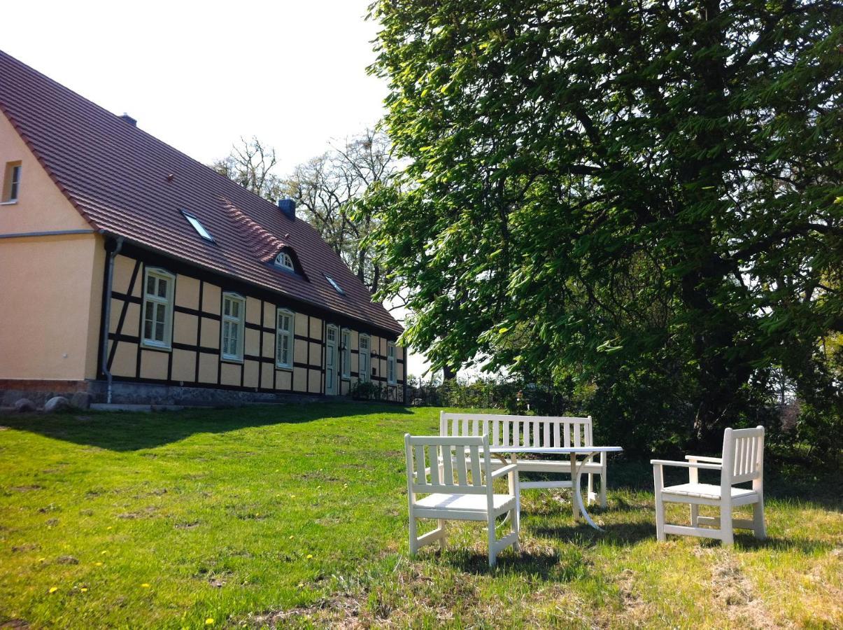Altes Pastorat Schwichtenberg Borrentin Exterior foto